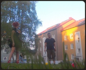 kolla in jonte bakom gräset hahahaha